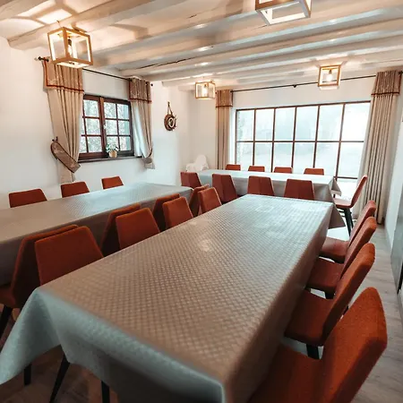 Le Grand Cerf 25 Pers, Malmedy- Rustique, Jardin مالميدي